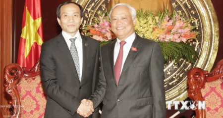 Vize-Parlamentspräsident Uong Chu Luu empfängt Vertreter des chinesischen Volksverbands für Frieden